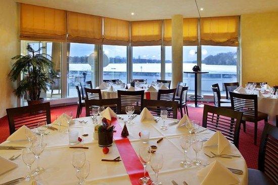 Julian's Bar & Restaurant